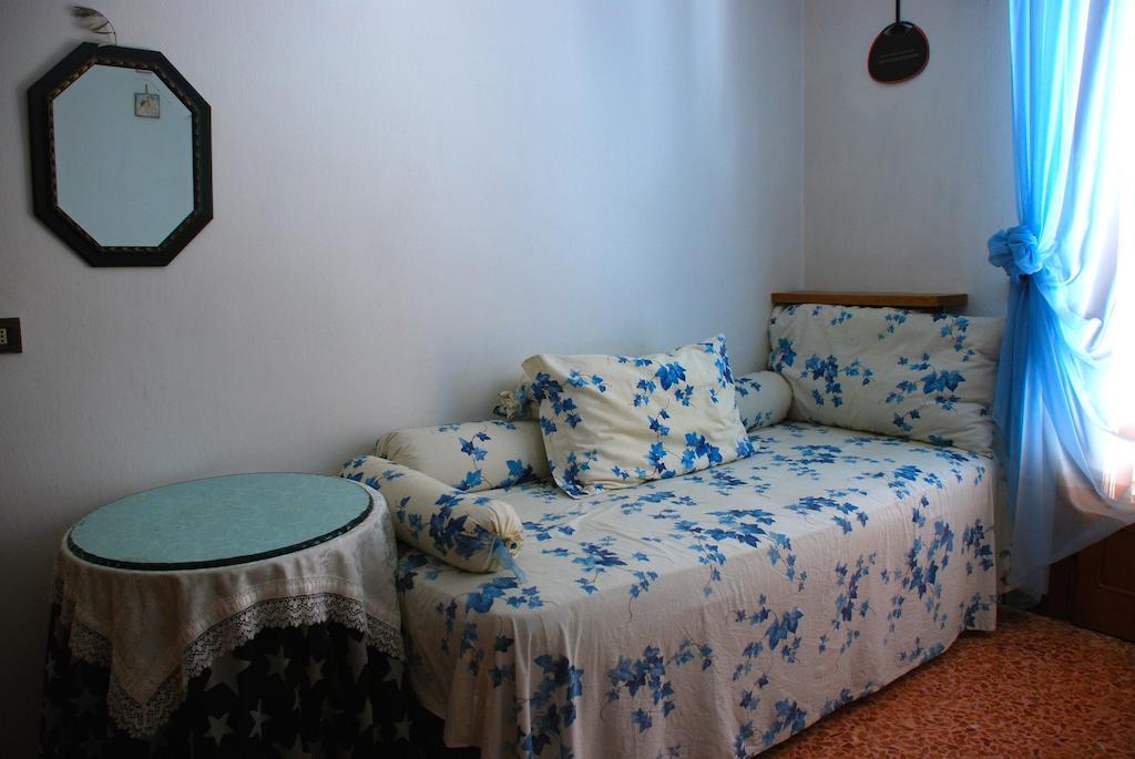 Bed And Breakfast Il Girasole Lamporecchio Værelse billede